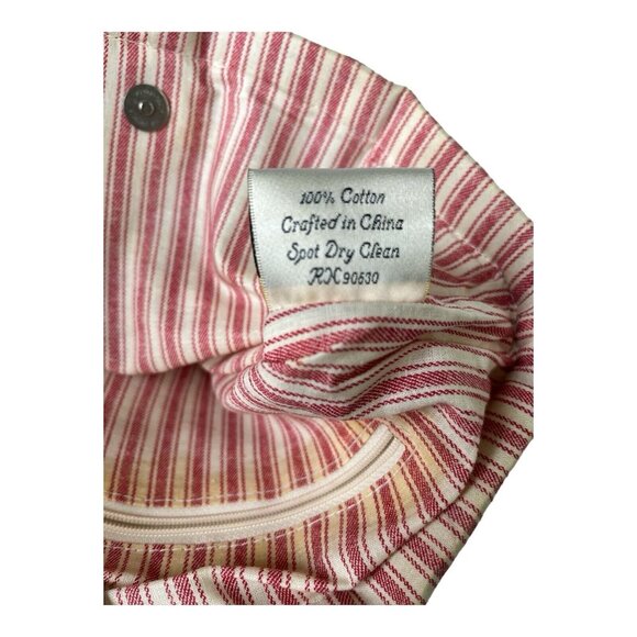 Isabella's Journey Cranberry and white, Renaissance,  Quilted Petite Carpet Bag - Picture 8 of 12